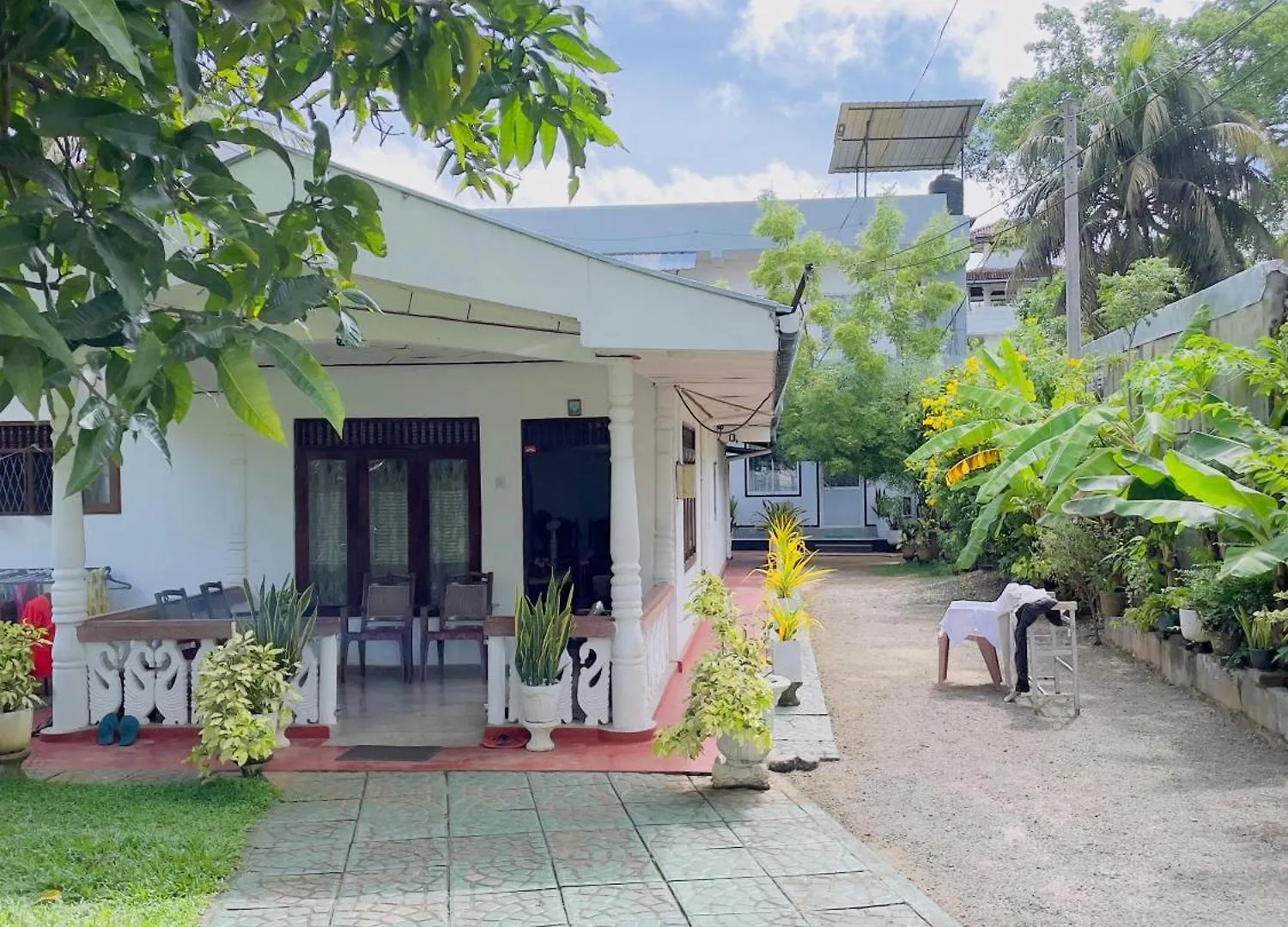Araliya White House Apartment Negombo Homestay