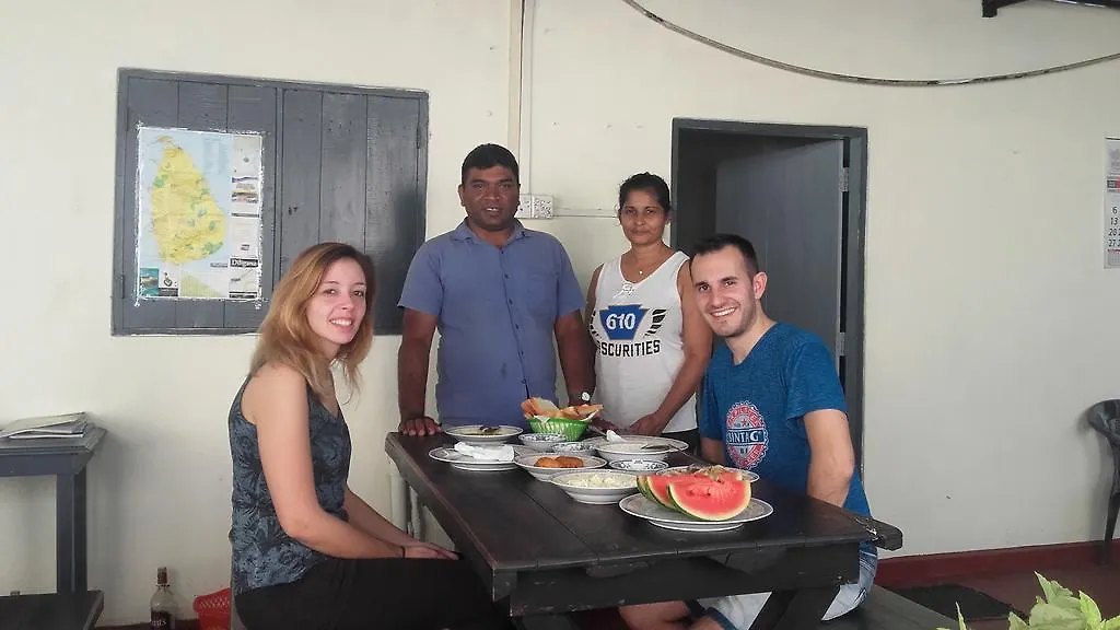 Araliya White House Apartment Negombo Homestay